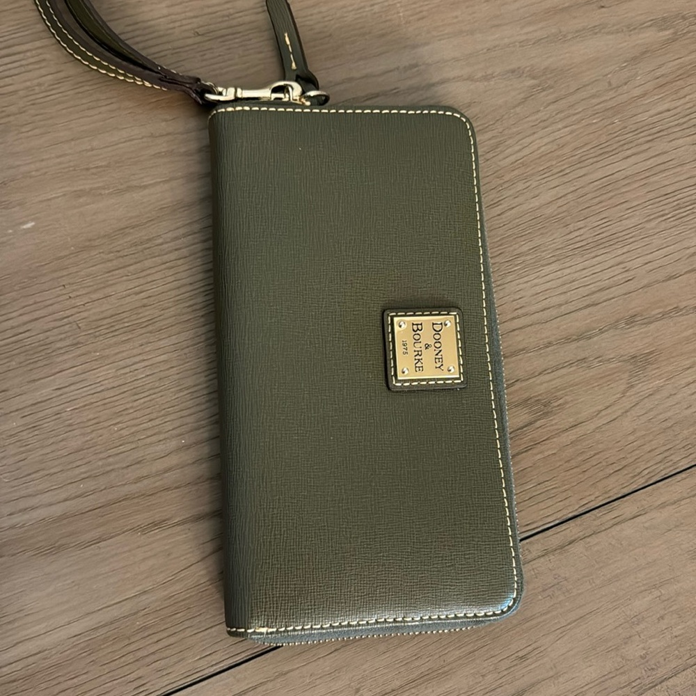 Wristlet wallet